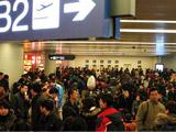 成都雙流機(jī)場(chǎng)因四川大霧萬(wàn)余人滯留